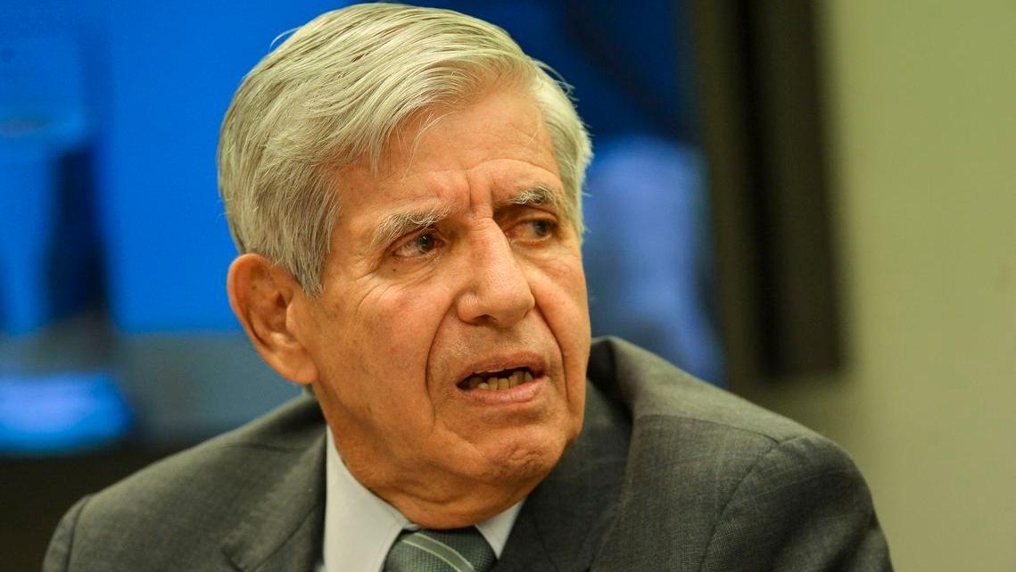 Augusto Heleno vai para prisão domiciliar com uso de tornozeleira, decide Moraes