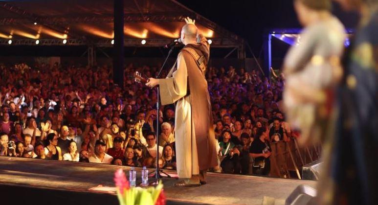 Frei Gilson reúne cerca de meio milhão de pessoas no Celebra João Pessoa