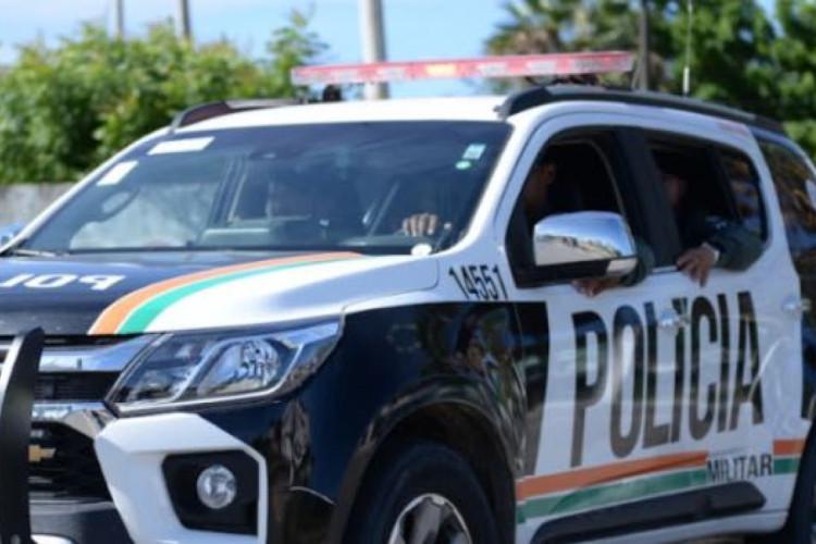 Polícia Militar prende dois homens e apreende três armas de fogo em Senador Pompeu