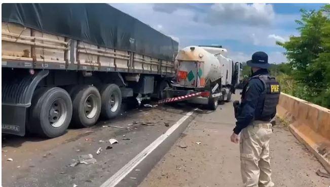 Acidente envolvendo ônibus e carretas deixa feridos na BR-116, em Brejo Santo