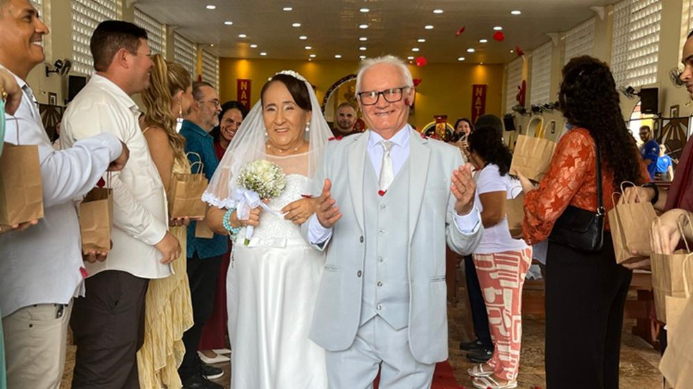 Idosos realizam sonho de casar na igreja em Fortaleza, após 50 anos de união no civil