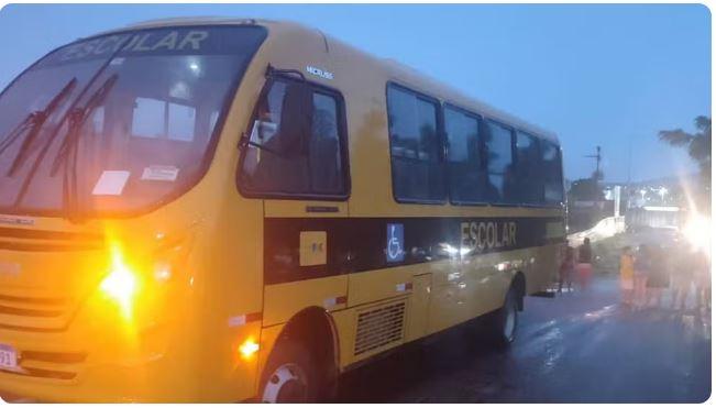 Menina de 10 anos morre após cair de ônibus escolar em Nova Russas, interior do Ceará