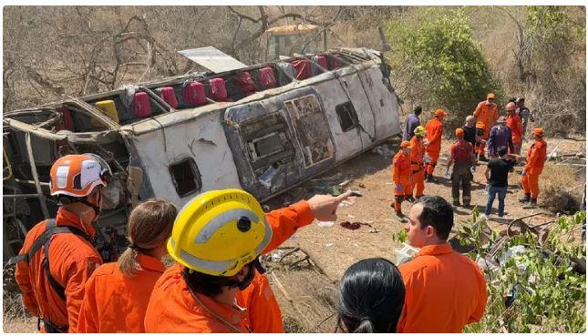 Ônibus que partiu de Juazeiro do Norte capota e 15 romeiros morrem em Alagoas