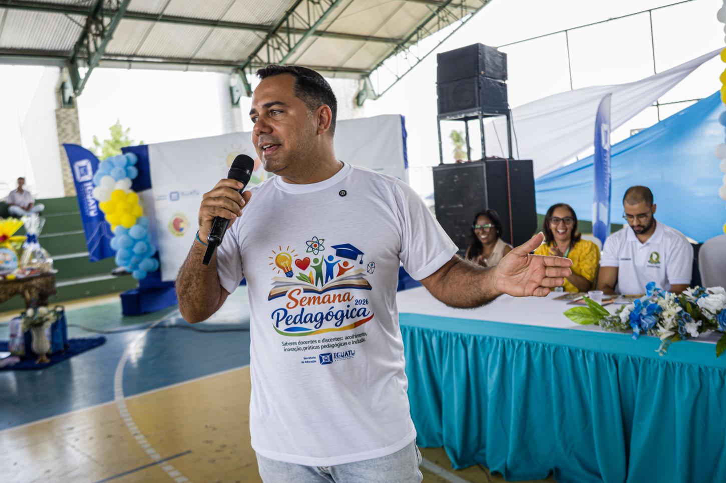 Prefeito Roberto Filho concede reajuste de 7% aos professores de Iguatu, acima do piso nacional