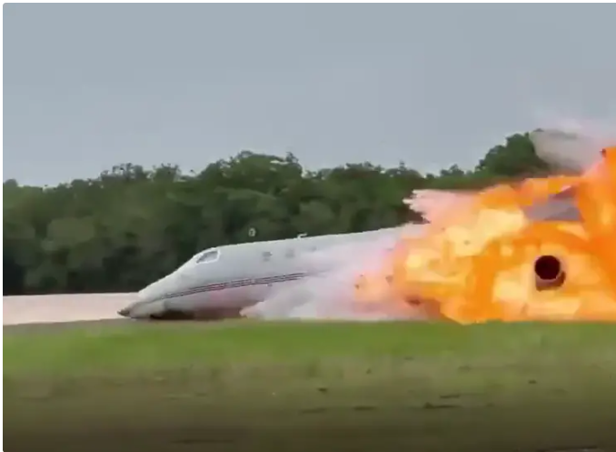 Avião pega fogo após pouso de emergência e deixa dois mortos na República Dominicana