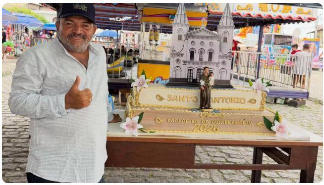 Bolo de Santo Antônio é arrematado por R$ 50,5 mil em Quixeramobim