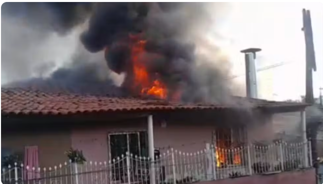 Criança de 8 anos é resgatada de casa em chamas em Fortaleza