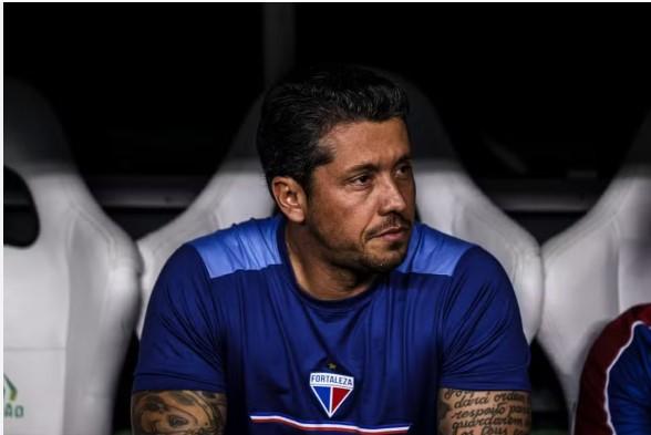 Fortaleza anuncia saída do técnico Thiago Carpini
