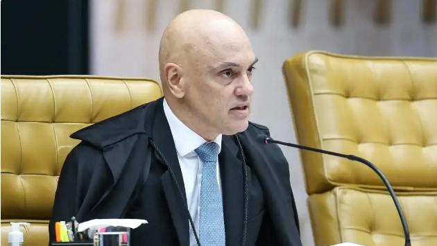 Moraes dá 48 horas para defesa de Bolsonaro informar se ex-presidente autorizou vídeo com IA
