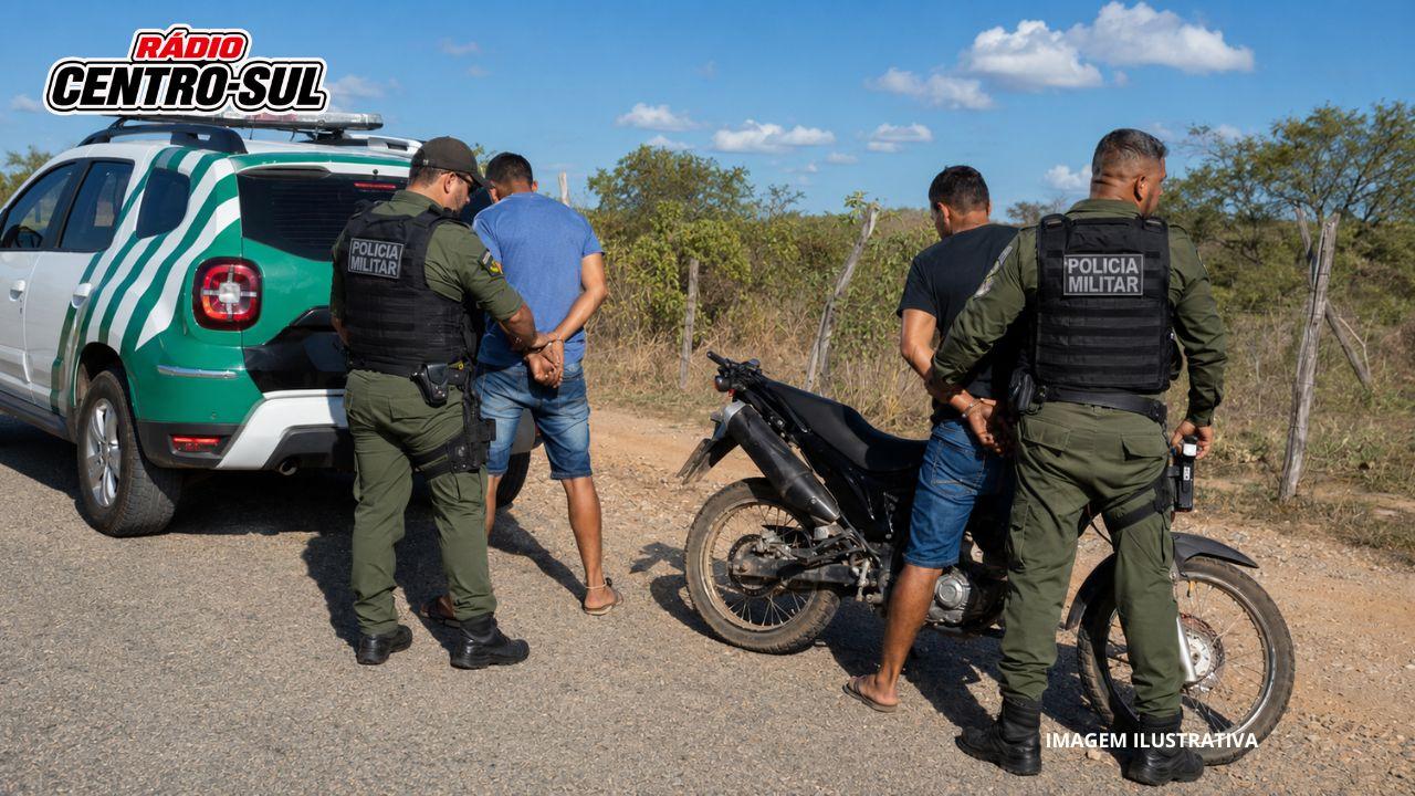 Polícia prende dupla em flagrante durante assalto em Jucás