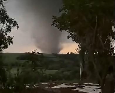 Tornado atinge três cidades e deixa feridos no Rio Grande do Sul