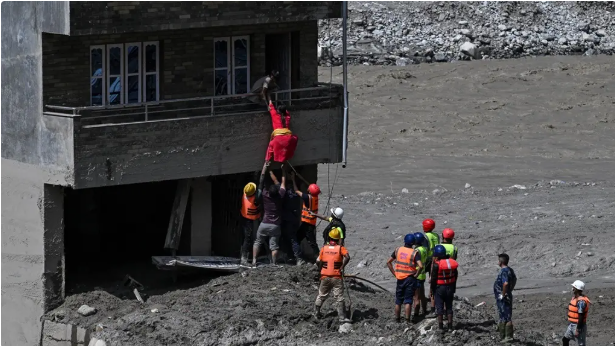 Equipes buscam por 1.300 desaparecidos após avalanche no Nepal; veja o que se sabe sobre caso