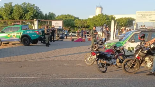 Homem é morto em frente a fábrica enquanto aguardava companheira sair do trabalho em Tauá, no Ceará