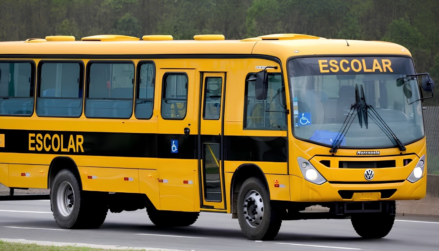 MP firma acordo com Prefeitura de Croatá para regularizar transporte escolar e garantir segurança de estudantes