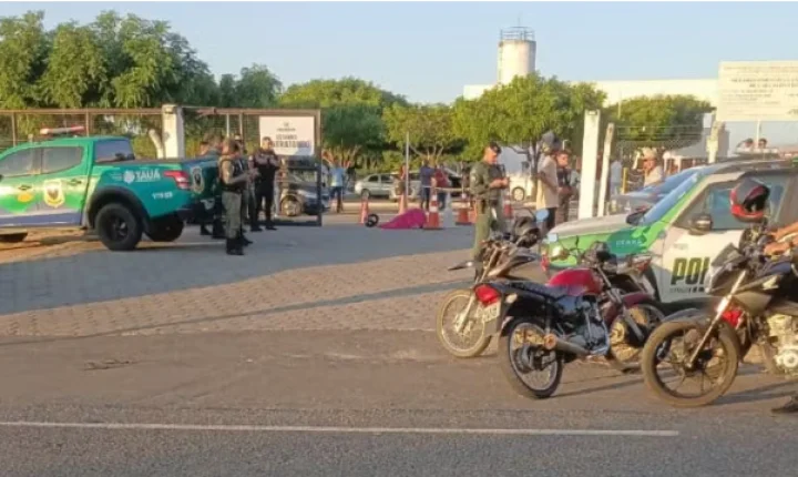 Homem é morto em frente a fábrica enquanto aguardava companheira sair do trabalho em Tauá, no Ceará